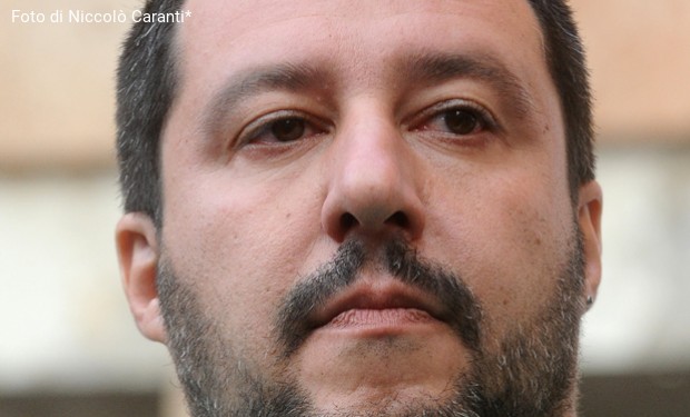 Un rosario agitato e non pregato. Lettera di un parroco a Salvini